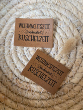 Load image into Gallery viewer, Weihnachtszeit bedeutet Kuschelzeit- Kunstleder Label
